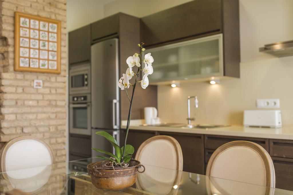 Sueca Apartment With Terrace Ruzafa Mid-Term Valencia Luaran gambar